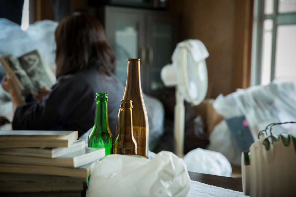 ゴミ屋敷・汚部屋は病気が原因？可能性のある精神疾患や障害と解決方法など解説