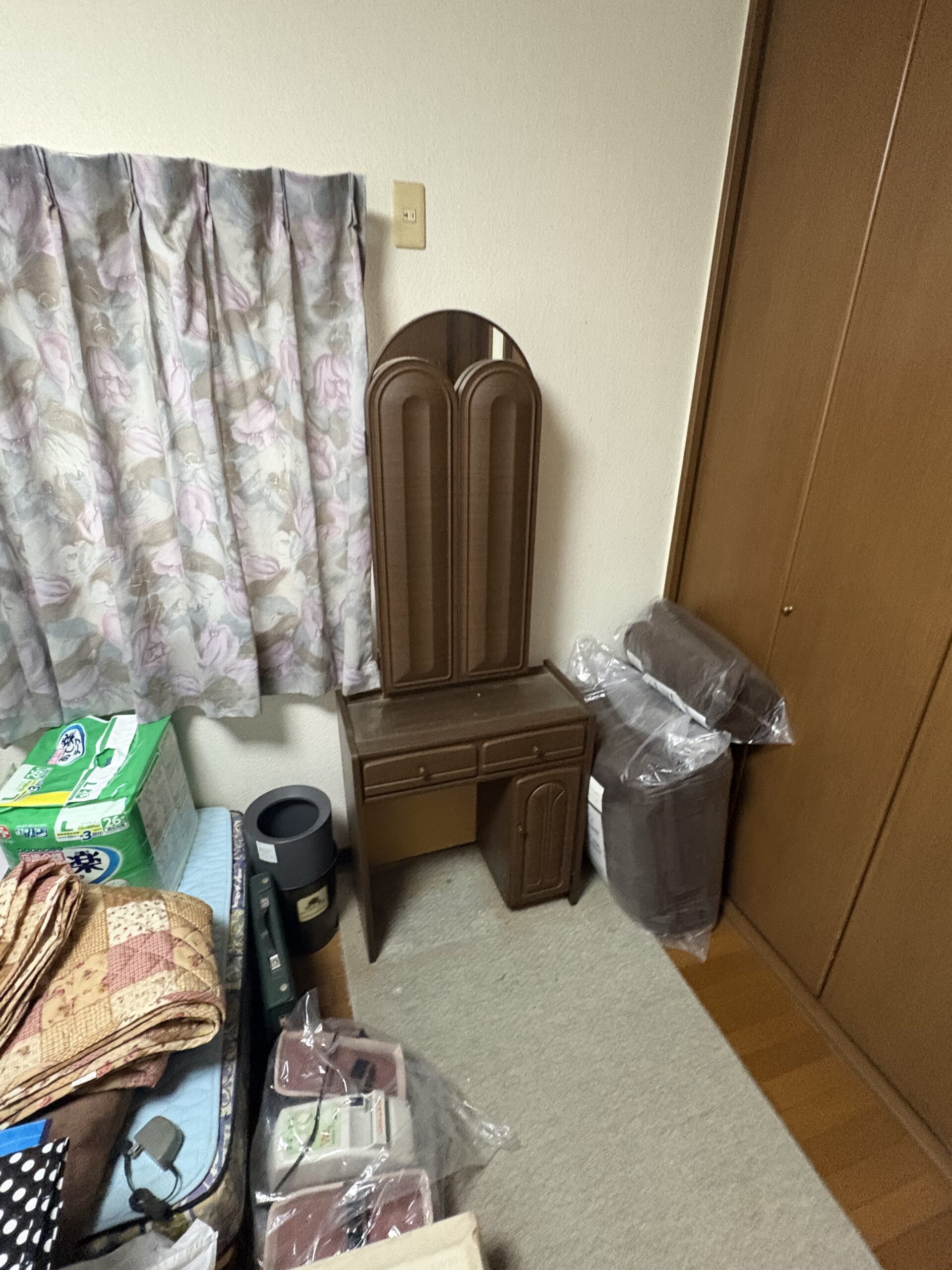 ドレッサー・寝具・生活用品の不用品回収事例｜お部屋をスッキリ整理