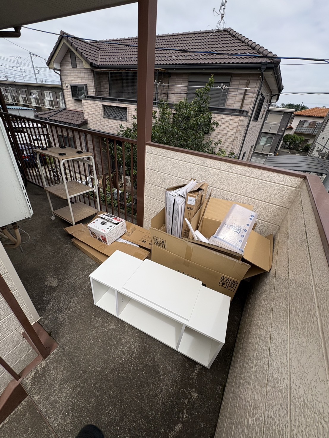 お引越し前の不用品回収｜収納棚・段ボール回収対応