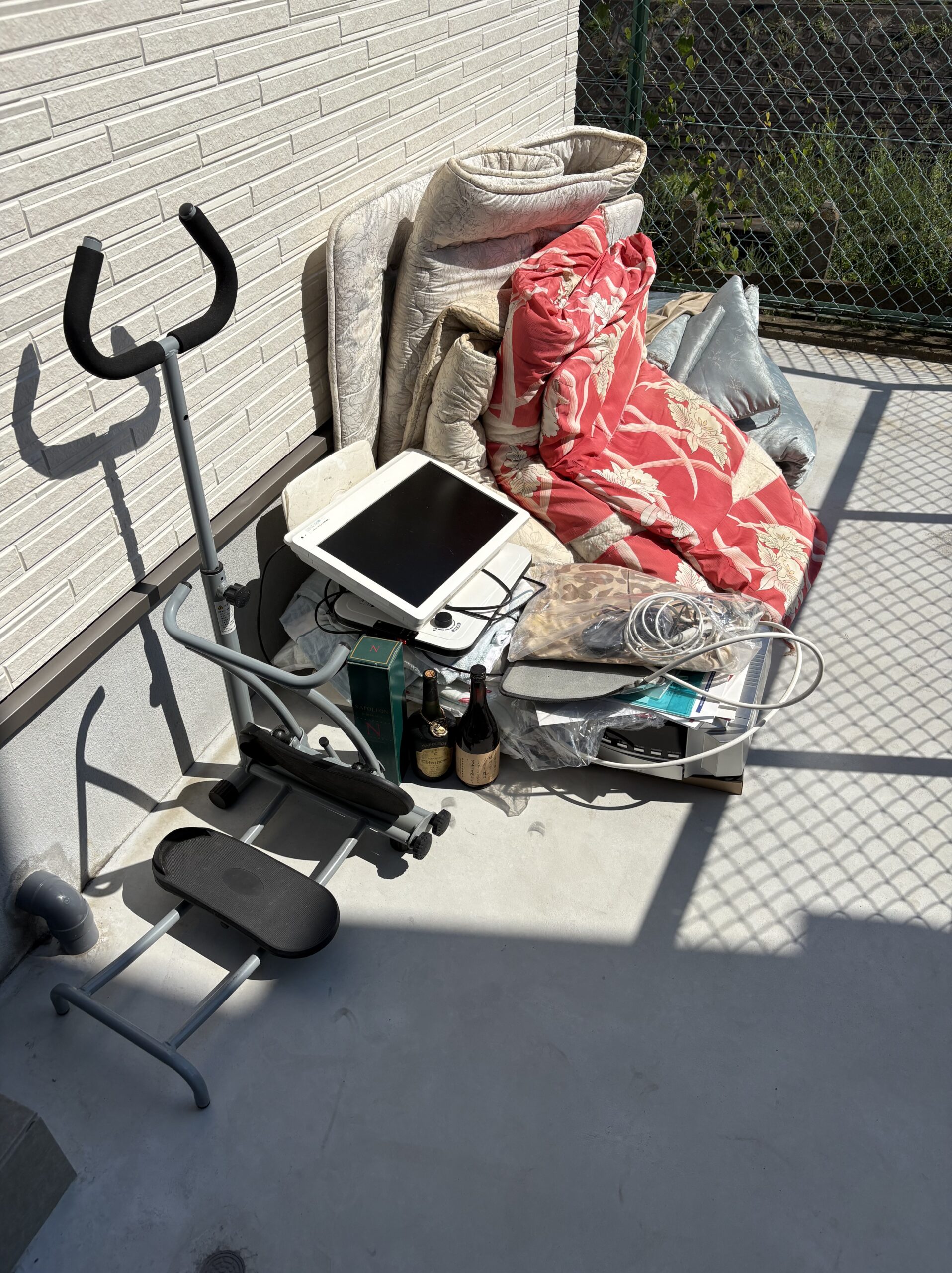 布団や健康器具など不用品をまとめて回収しました