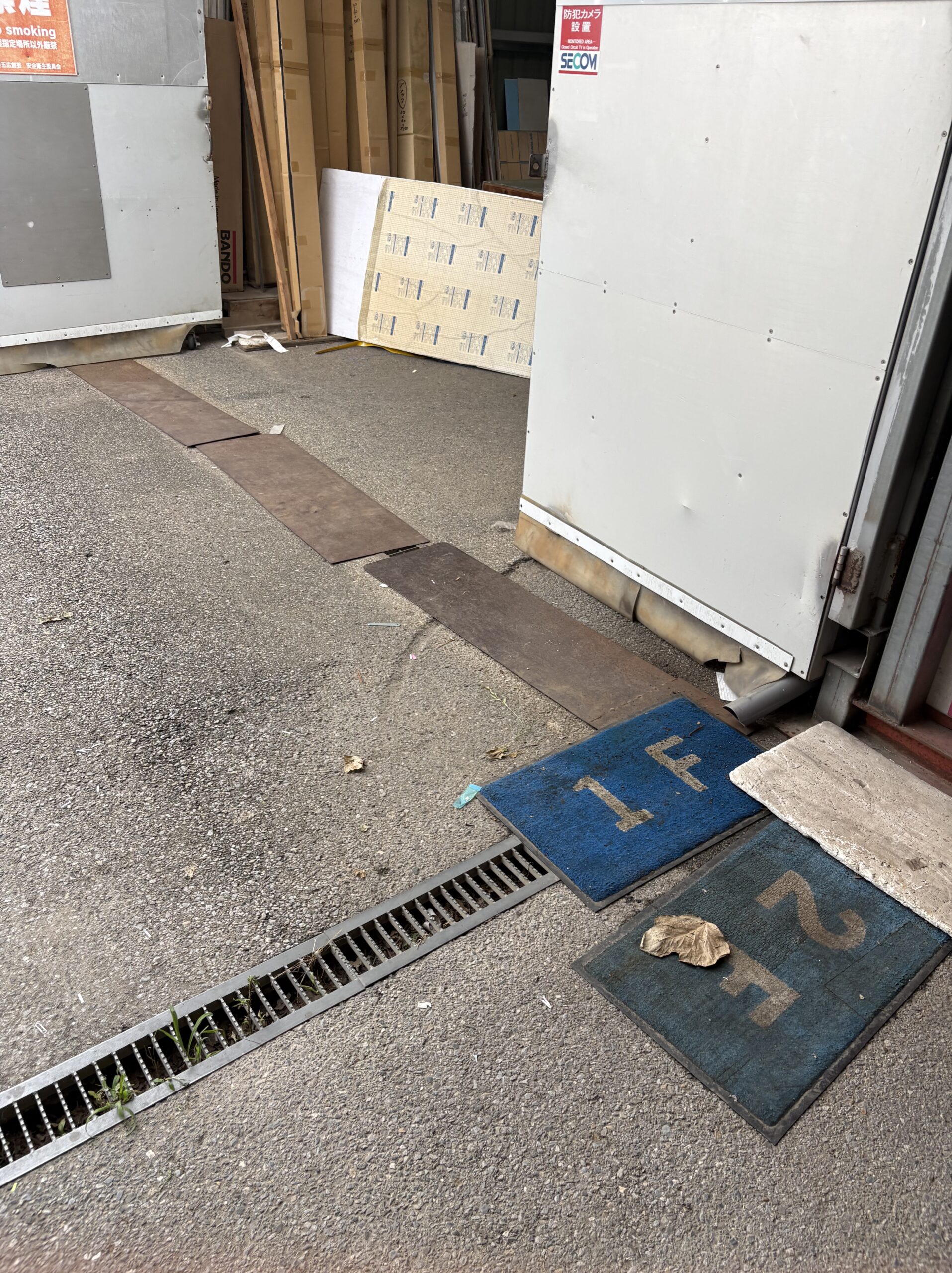 棚の回収・処分を行いました