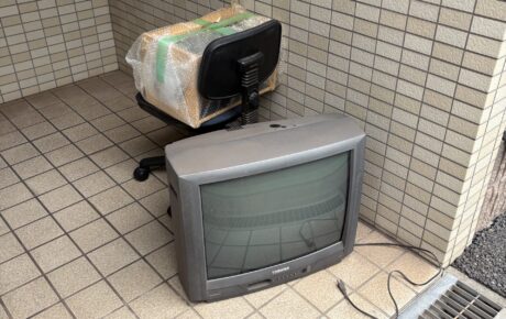 マンション共用部の不用品回収（ブラウン管テレビ・オフィスチェア）