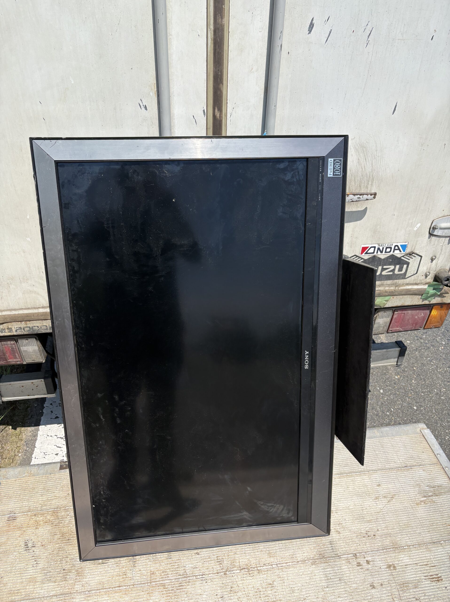大型液晶テレビの回収をご依頼いただきました