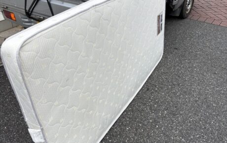 マットレスの不用品回収｜大型家具もスムーズに回収しました