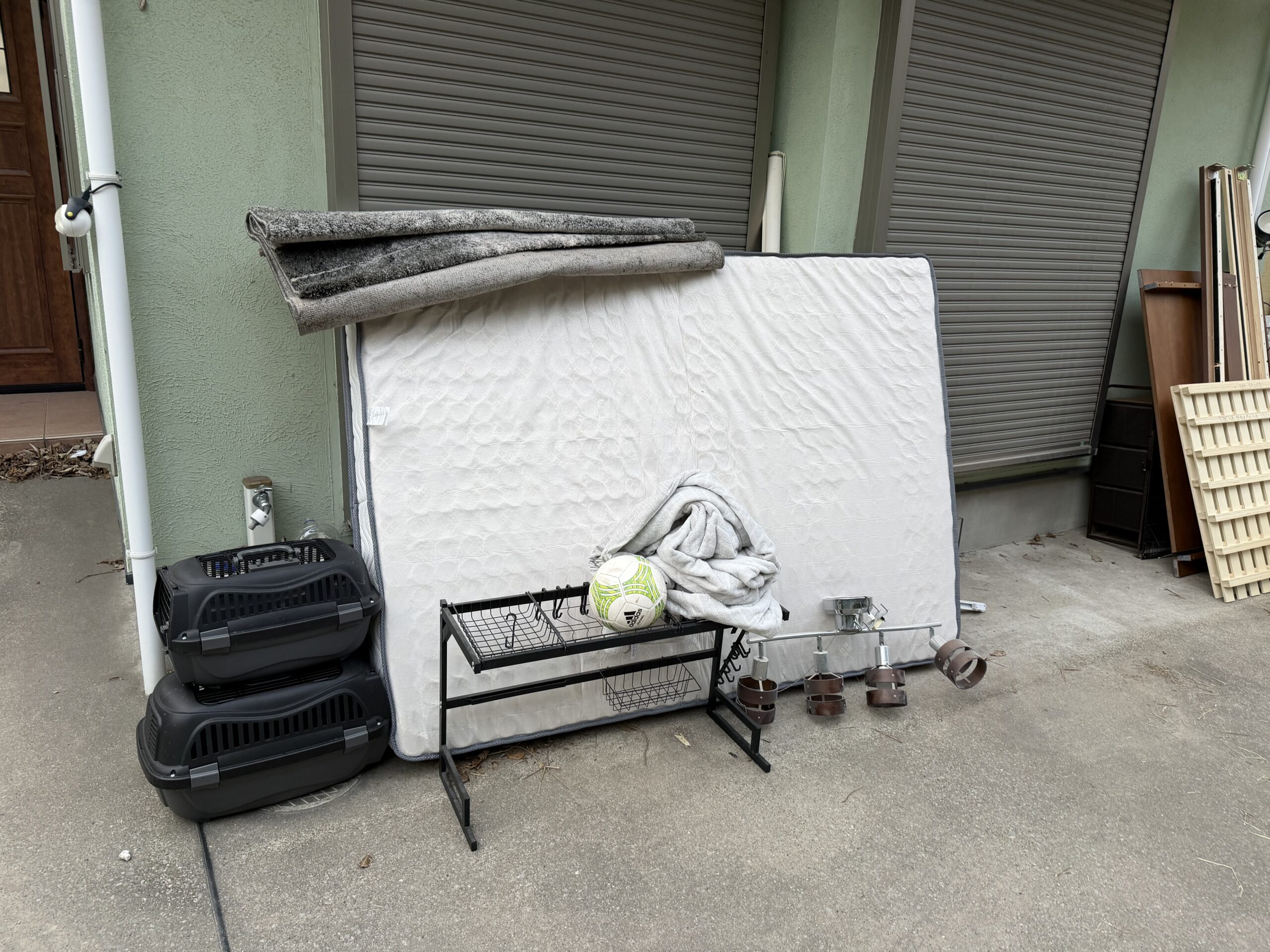 マットレスやペット用品などの不用品回収事例｜大型家具・日用品をまとめてスッキリ回収