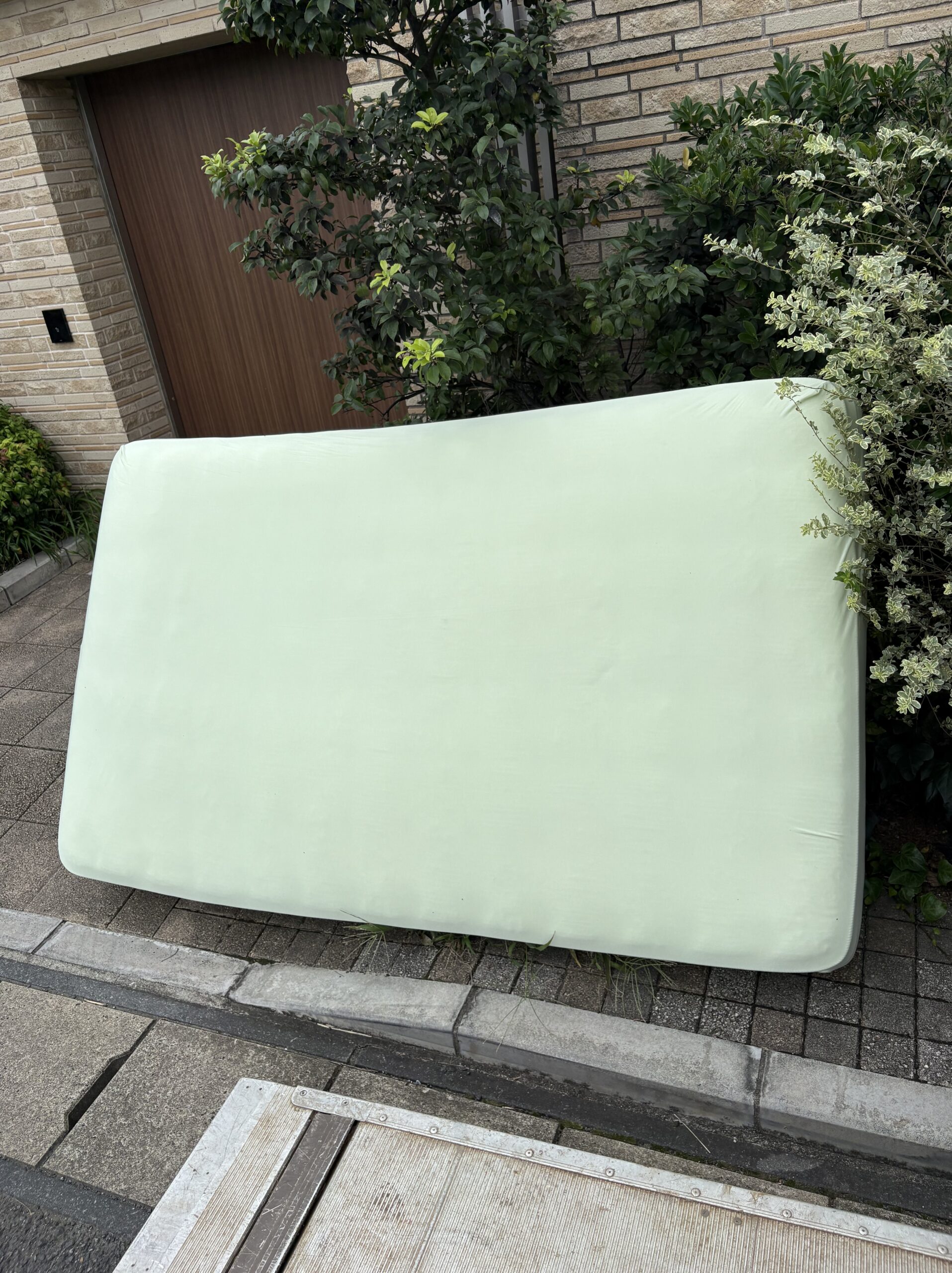 セミダブルマットレスの回収・処分｜大型家具もスムーズに対応